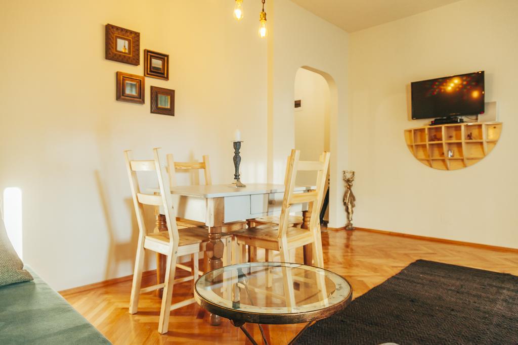 Artsy Old Town Apartment Bukarest Eksteriør billede
