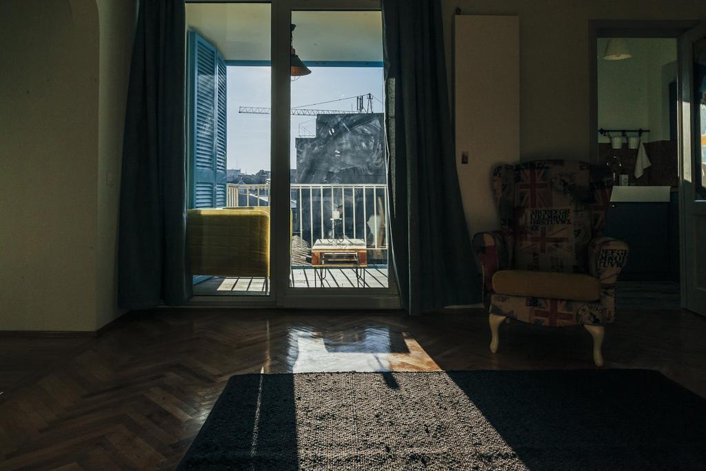 Artsy Old Town Apartment Bukarest Eksteriør billede